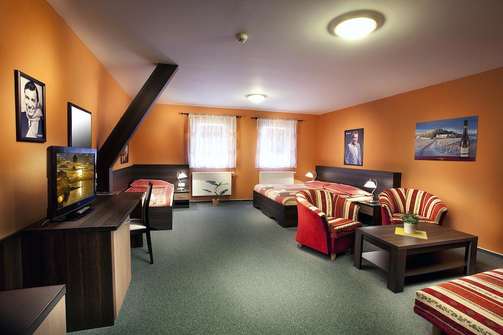 Vinarstvi U Kaplicky Hotel Zaječí Cameră foto